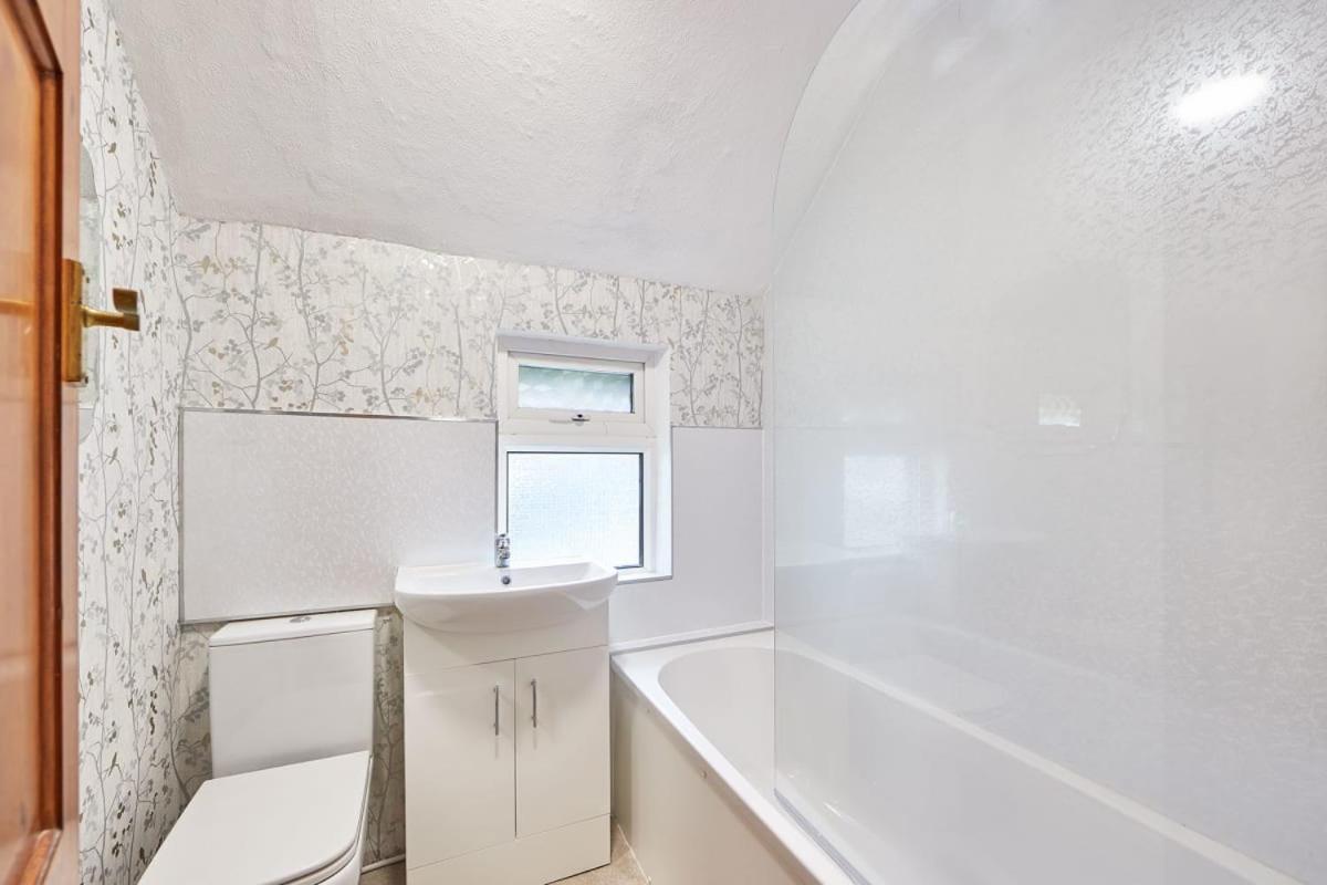 Blue Sky 3 Bedroom Cottage ويتبي المظهر الخارجي الصورة